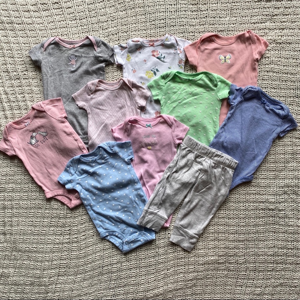 SOLD🧁 5/$20 Carters Bundle (3 & 6 month)